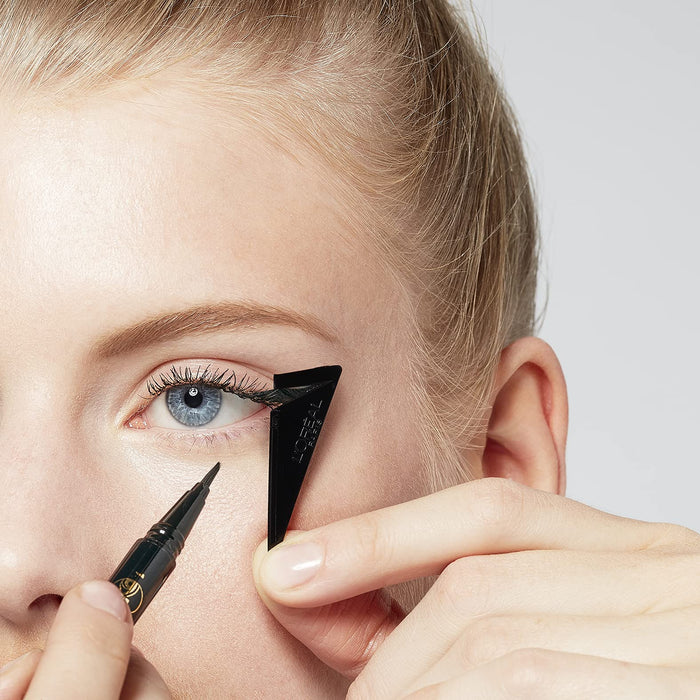 L'Oréal Paris Flash Cat Eye Superliner Eyeliner w pisaku, trwały z efektem „kociego oka”, 01 Black, 1 ml