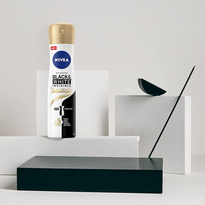 NIVEA Antyperspirant Black&White Invisible Silky Smooth spray, 150 ml