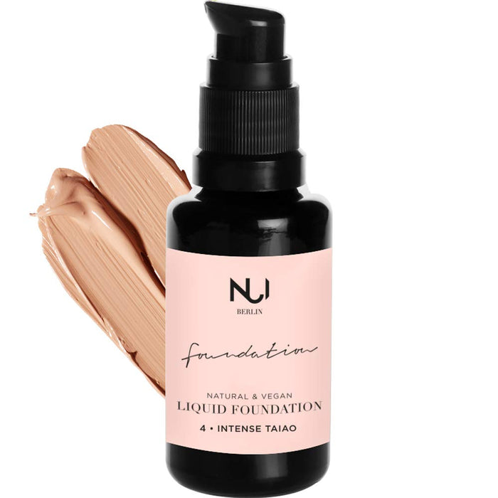NUI Cosmetics Natural Foundation INTENSE TAIAO to ciepły, średnio jasny odcień.