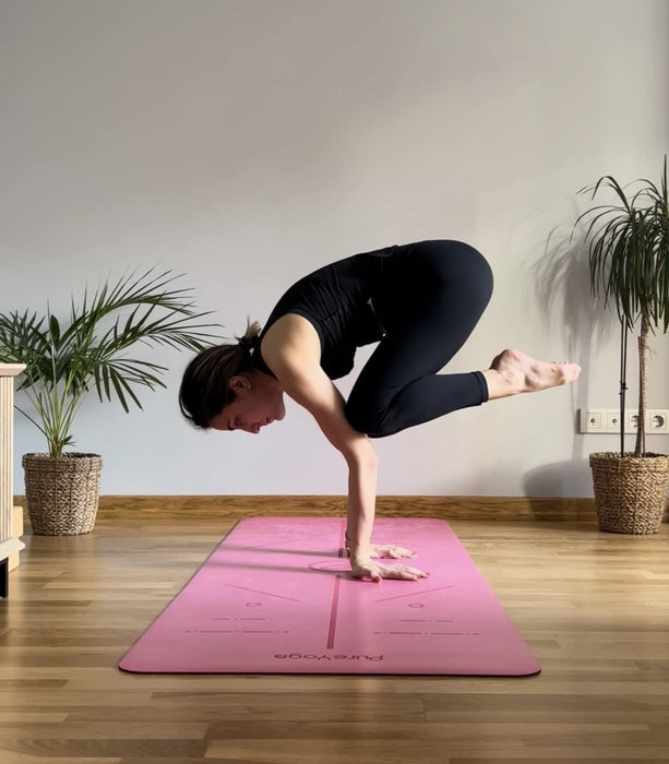 Pure Yoga Mata do jogi – bardzo antypoślizgowa powierzchnia z poliuretanu – kauczuk naturalny – bardzo szeroka, przyjazna dla środowiska – system oznaczania – łącznie z paskiem do noszenia (183 cm x 68 cm x 0,4 cm)