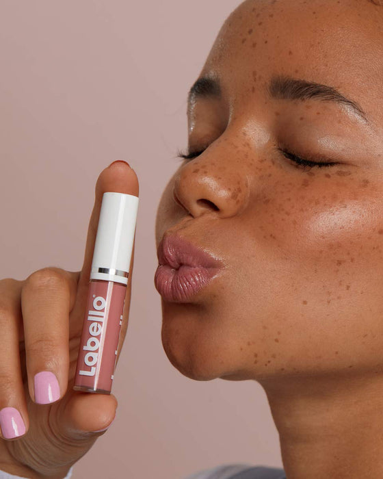 Labello Pielęgnujący błyszczyk do ust (5,5 ml) do naturalnie błyszczących ust, nawilżający olejek do ust bez olejów mineralnych, pielęgnacja ust z naturalnymi olejkami