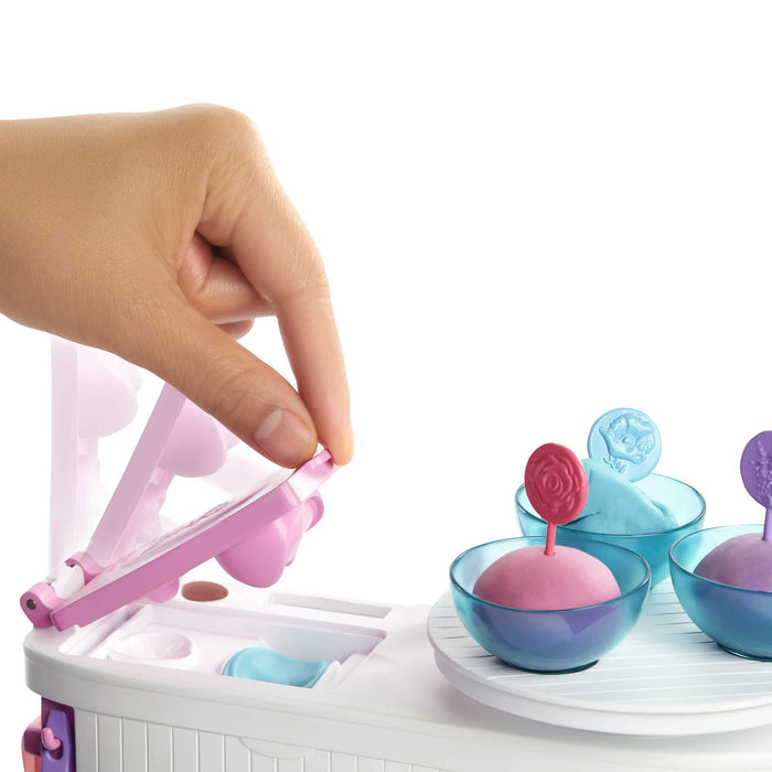 Barbie, Salon Spa Maseczka Na Twarz Zestaw Do Zabawy Z Lalką Blondynką, Szczeniaczkiem, Akcesoriami I Masą Plastyczną GJR84