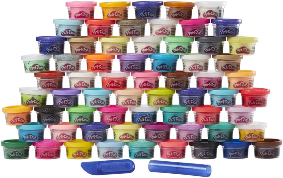 Kolorowa superkolekcja ciastoliny Play-Doh, zestaw 65 małych tub po 28 g nietoksycznej masy plastycznej, zawiera różne rodzaje ciastoliny: szafirową, błyszczącą, konfetti
