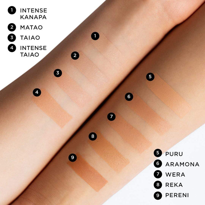 NUI Cosmetics Natural Foundation INTENSE TAIAO to ciepły, średnio jasny odcień.