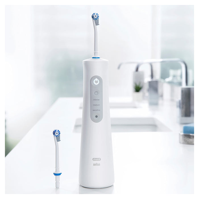 Oral-B AquaCare 6 Pro-Expert bezprzewodowy irygator do delikatnego czyszczenia przestrzeni między zębami, z technologią Oxyjet, 6 trybów, 2 dysze wymienne, biały/szary