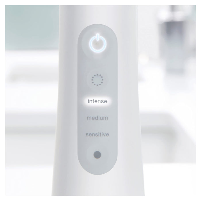 Oral-B AquaCare 6 Pro-Expert bezprzewodowy irygator do delikatnego czyszczenia przestrzeni między zębami, z technologią Oxyjet, 6 trybów, 2 dysze wymienne, biały/szary