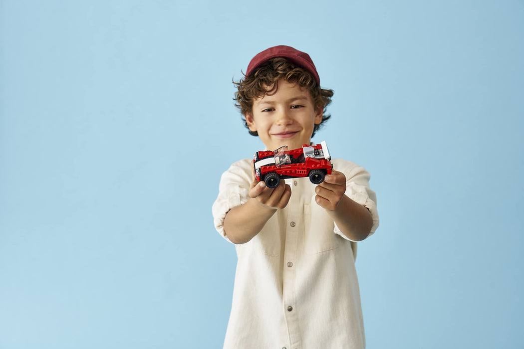 LEGO Creator 3 w 1 Samochód sportowy 31100 — zabawkowy zestaw konstrukcyjny (134 elementy)