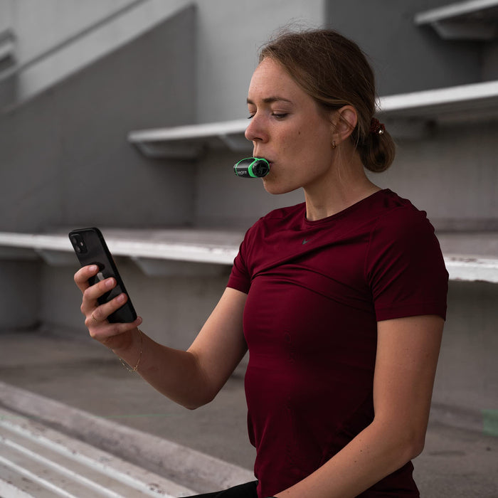Airofit Active™ trenażer oddechowy i wirtualna aplikacja do prowadzenia dróg oddechowych | ogólne dobre samopoczucie, trener mięśni dla poprawy zdolności płuc, aktywny styl życia | idealnie nadaje się do uprawiania sportu i dobrego samopoczucia