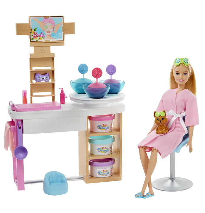 Barbie, Salon Spa Maseczka Na Twarz Zestaw Do Zabawy Z Lalką Blondynką, Szczeniaczkiem, Akcesoriami I Masą Plastyczną GJR84