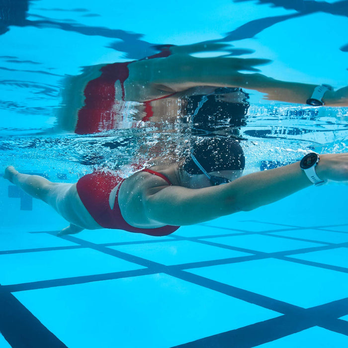 Garmin Swim 2 GPS-Schwimmuhr mit Herzfrequenzmessung unter Wasser und speziellen Schwimmfunktionen, Schwimmbad-/Freiwasser-Modus, GLONASS, GALILEO, Sport-Apps, 7 Tage Akkulaufzeit, Grau