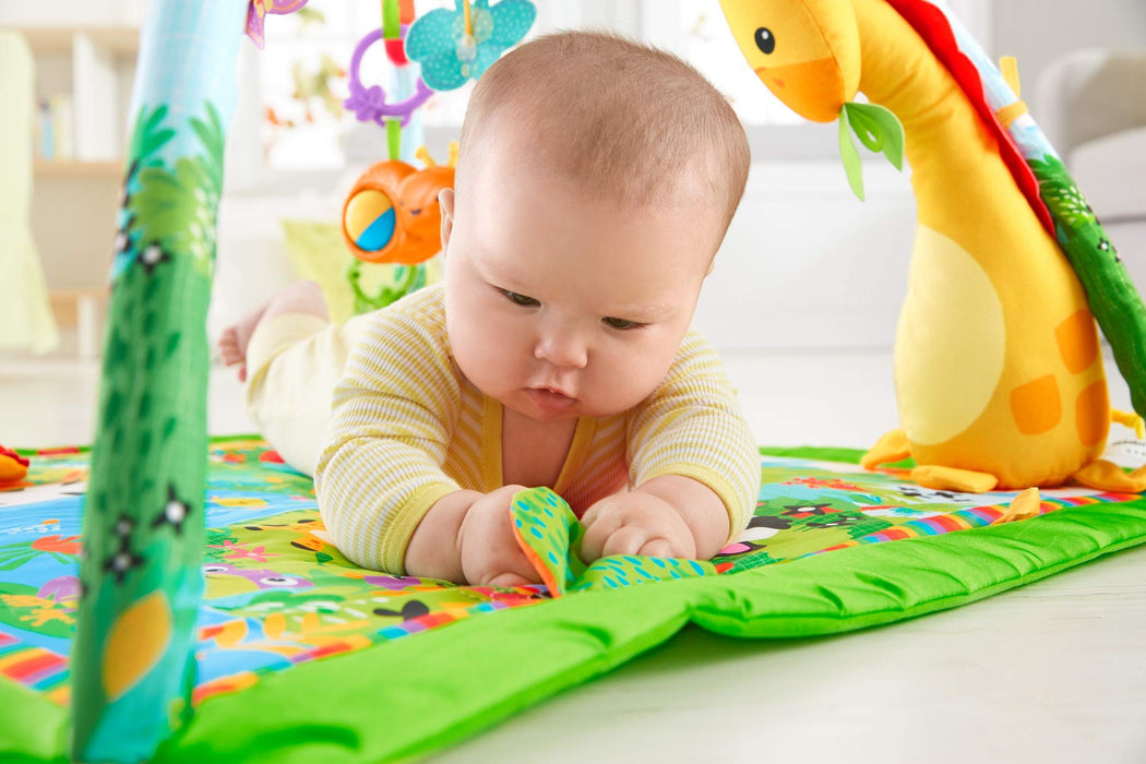 Fisher-Price, Mata Gimnastyczna Z Muzyką I Światełkami – Z Atrakcyjnymi Zabawkami I Motywami Lasu Tropikalnego GXC35