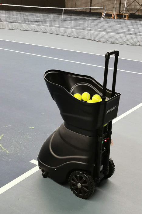 Racketclub Powershot 3 NG - Najbardziej profesjonalna maszyna do piłek na rynku - Programowalna do własnego treningu, dużej prędkości strzelania, wszystkich rodzajów rotacji, zdalnego sterowania i wielu wbudowanych ćwiczeń
