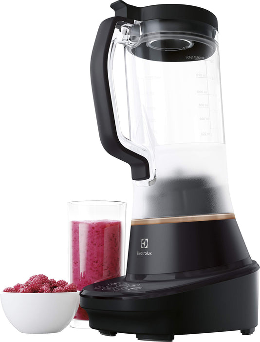 Electrolux Blender kielichowy z technologią pochylenia, 3 specjalne programy, 3 prędkości + funkcja Pulse, W zestawie akcesoria, 2 l dzbanek, 6 ostrzy ze stali nierdzewnej, Moc 900W, E7TB1-4GB, Czarny