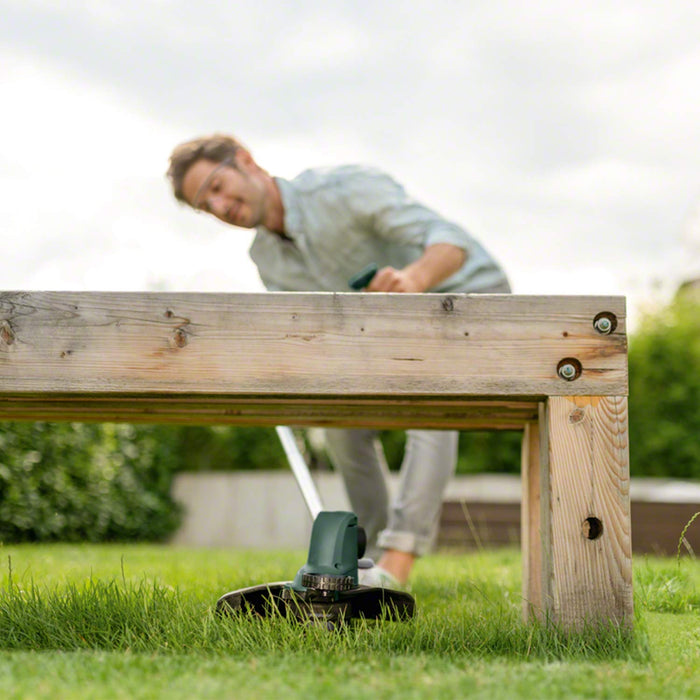 Bosch uniwersalna przycinarka do trawy GrassCut 18-260 (1 akumulator, system 18 V, średnica cięcia: 26 cm, regulowane uchwyty, w kartonie)