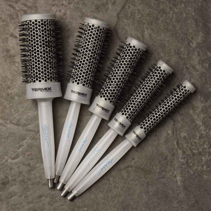 Termix Ionic ceramiczna szczotka do włosów Ø 28 mm – szczotka do włosów, która łączy w sobie najnowszą technologię ceramiczną i jonową zapobiegającą uszkodzeniu włosów, B-4023