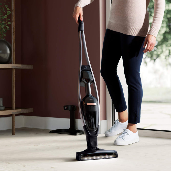 Electrolux Pure Q9 Odkurzacz bezprzewodowy 2w1,Do 50 min pracy, 21,6V, 3 prędkości, Funkcja automatycznego czyszczenia szczotki, W zestawie szczelinówka i szczotka do kurzu,PQ91-40GG,Szary