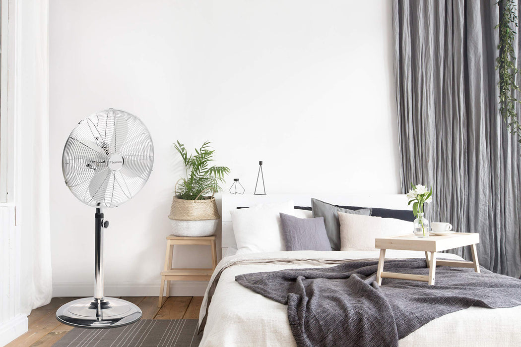 Bestron Wentylator stojący z trzema poziomami prędkości, wentylator z funkcją oscylacji 90° i regulacją wysokości do 127 cm, Ø 45 cm, 50 W, DFS45S, kolor: chrom