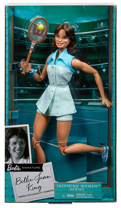 Barbie GHT85 - lalka kolekcjonerska Billie Jean King z serii Inspiring Women, ok. 30 cm, z sukienką tenisową i akcesoriami, w tym stojak dla lalek i certyfikat autentyczności