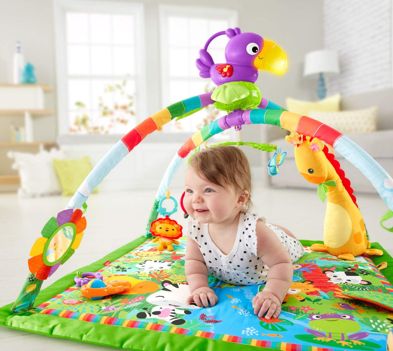 Fisher-Price, Mata Gimnastyczna Z Muzyką I Światełkami – Z Atrakcyjnymi Zabawkami I Motywami Lasu Tropikalnego GXC35