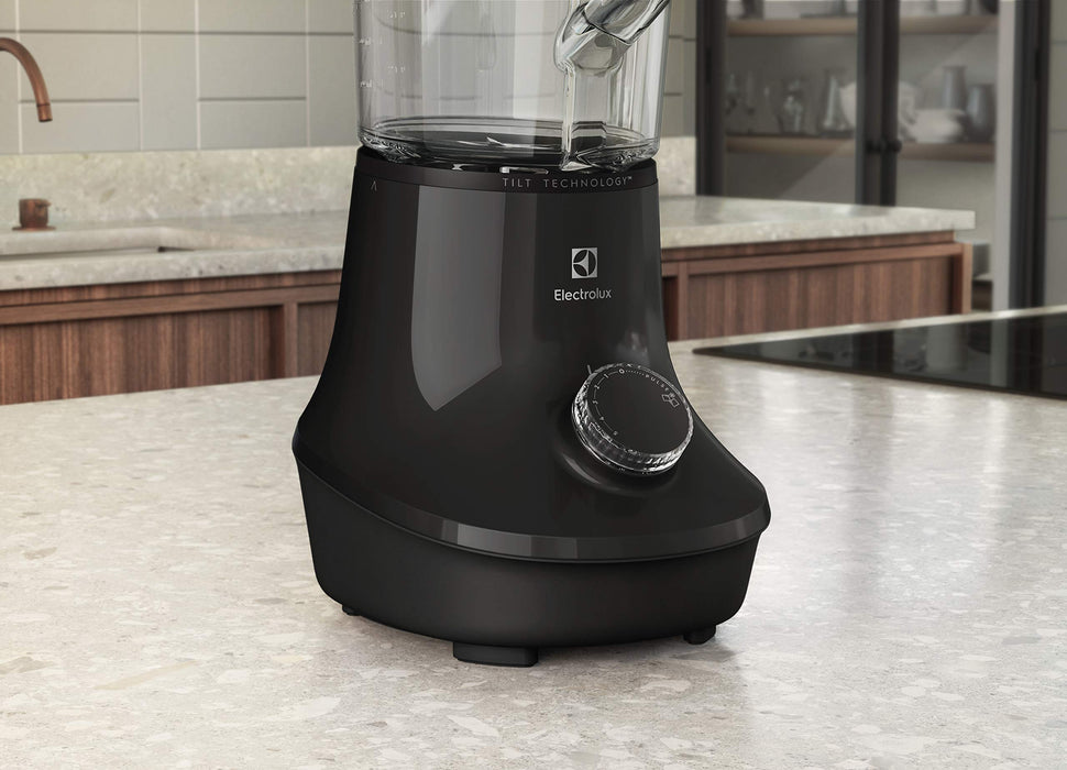 Electrolux Blender kielichowy Explore 6 - Mocny silnik 700 W, Technologia pochylenia Tilt, 5 Prędkości + funkcja Pulse, 6 Ostrzy ze stali nierdzewnej, 2 l Szklany dzbanek E6TB1-4GB, Czarny