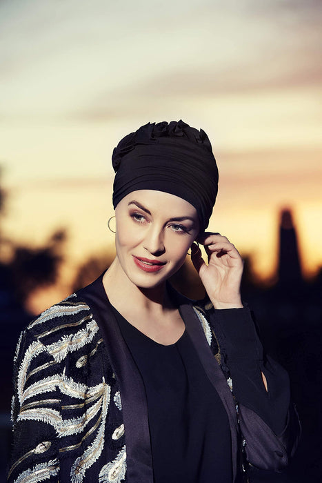 Christine Headwear Wyrafinowany i żywy turban Nadi z małymi dekoracjami kwiatowymi