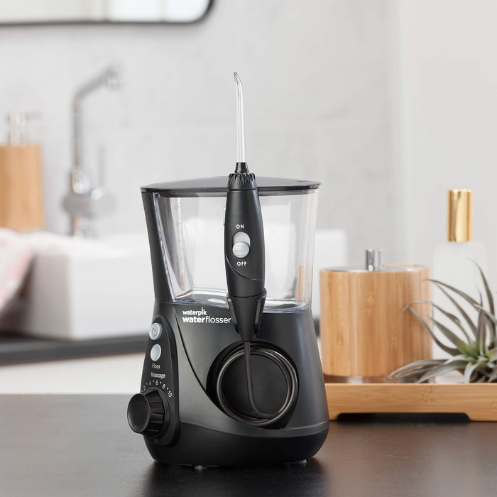 Waterpik Ultra Professional Waterflosser stały irygator do ust z 7 końcówkami, zakres ciśnienia od 0,7 do 7 bar regulowany za pomocą 10 ustawień ciśnienia, zintegrowany timer, czarny (WP-662EU)